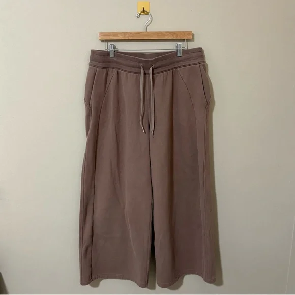 Women’s XL Lululemon Midrise Wideleg Taupetastic Sweatpants - Picture 4 of 8